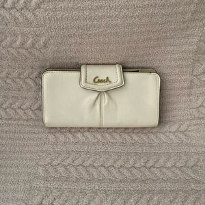 Vintage Coach Cream Leather Wallet